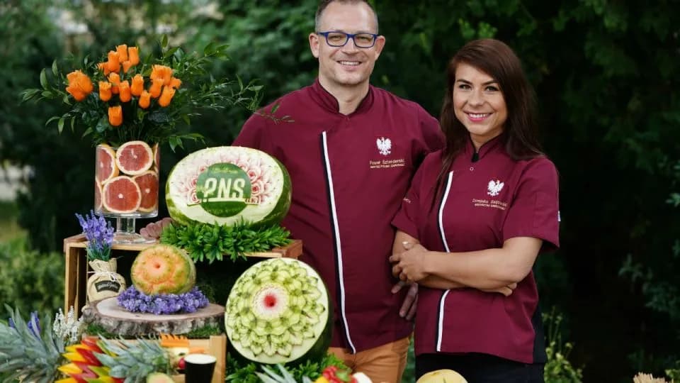 Rzeźba z owoców i warzyw: Odkryj tajniki sztuki i technikę carvingu