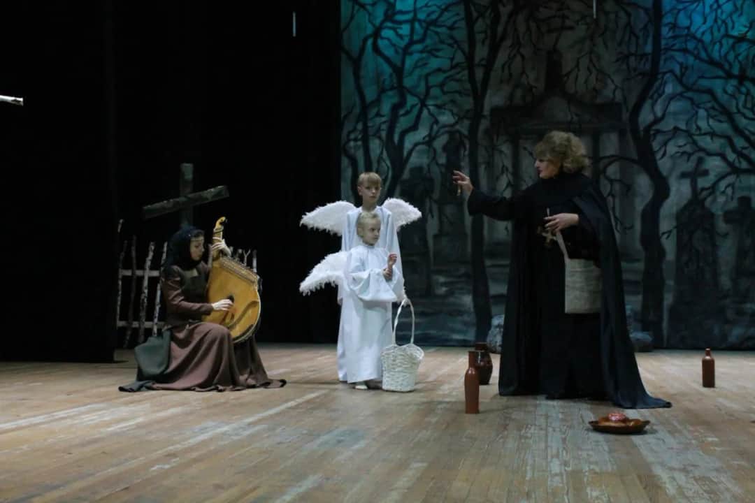 Dziady cz 2 spektakl: recenzje, bilety i tajemnice teatralnej interpretacji