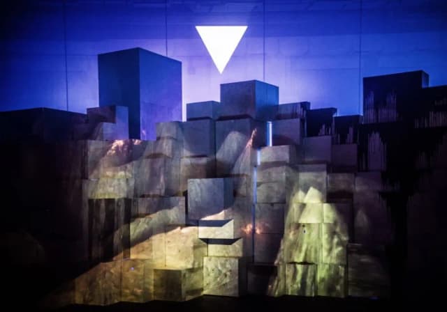 Uczta teatr nowy - odkryj głębię filozofii w fascynującym spektaklu
